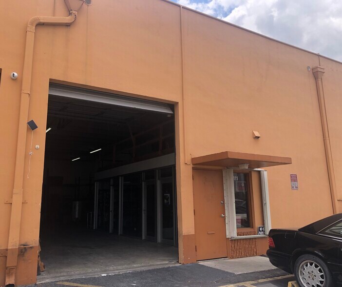 More Photos Of 2075-2129 W 76th St, Hialeah Showroom For Lease