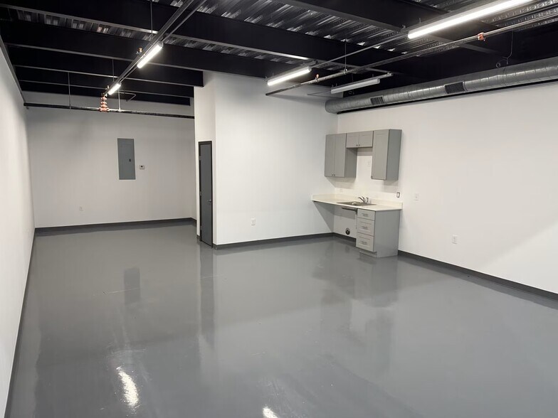 More Photos Of E 2601 TX-121 Building 1, Lewisville Flex For Lease