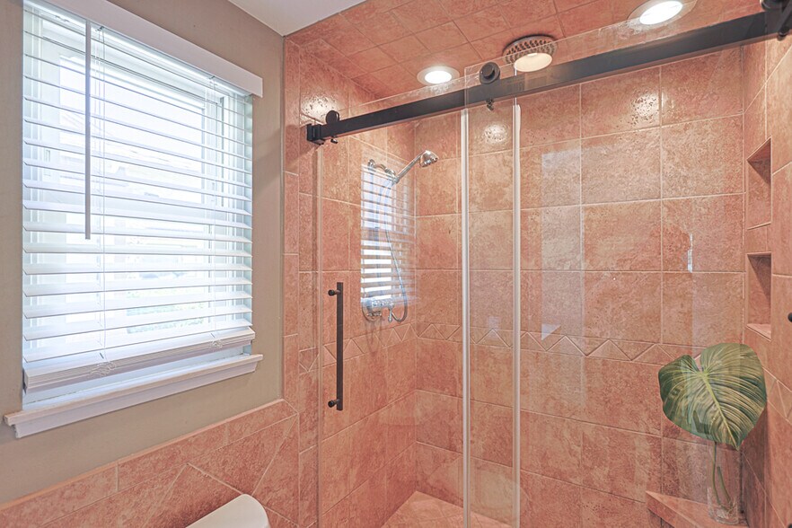 More Photos Of 17819 Bay St, Fountain Valley Specialty For Sale