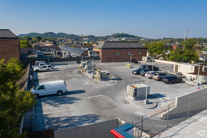 More Photos Of 4001-4009 Hillsboro Pike, Nashville Freestanding For Lease