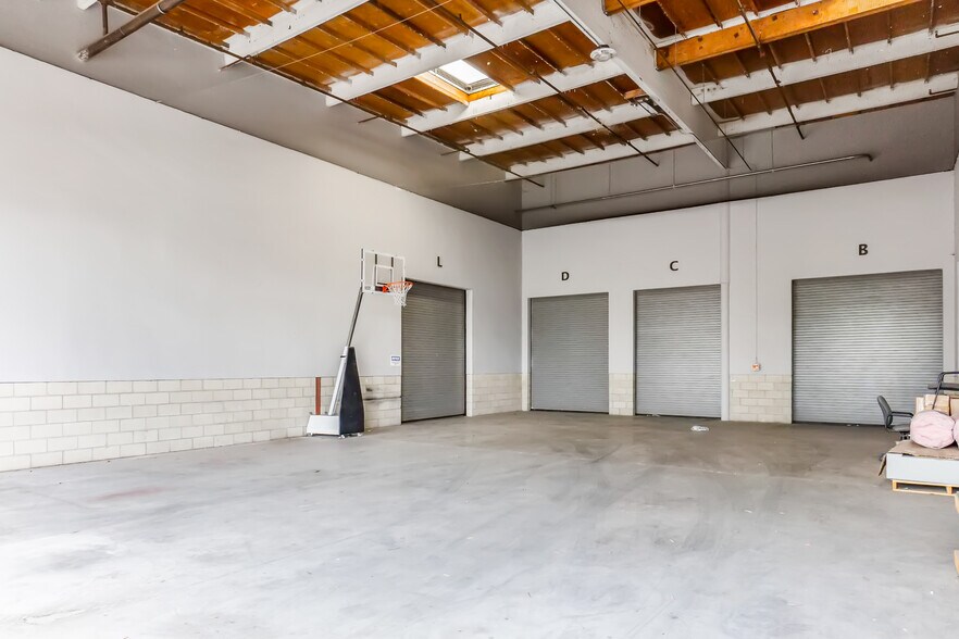 More Photos Of 1382 Valencia Ave, Tustin Research And Development For Lease