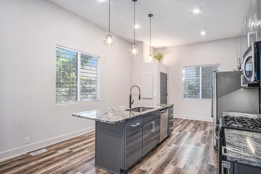 More Photos Of 2601-2603 N 45th St, Omaha Storefront Retail Residential For Sale