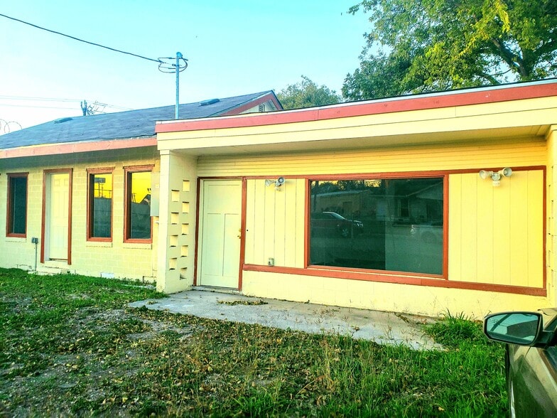 Primary Photo Of 1211 Gladstone, San Antonio Specialty For Sale