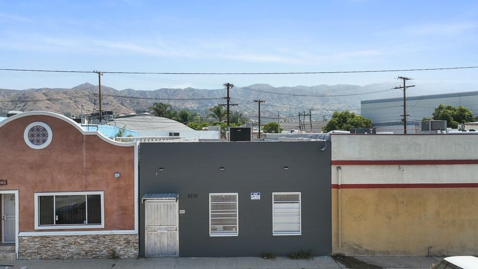 More Photos Of 3210 N San Fernando Blvd, Burbank Warehouse For Sale