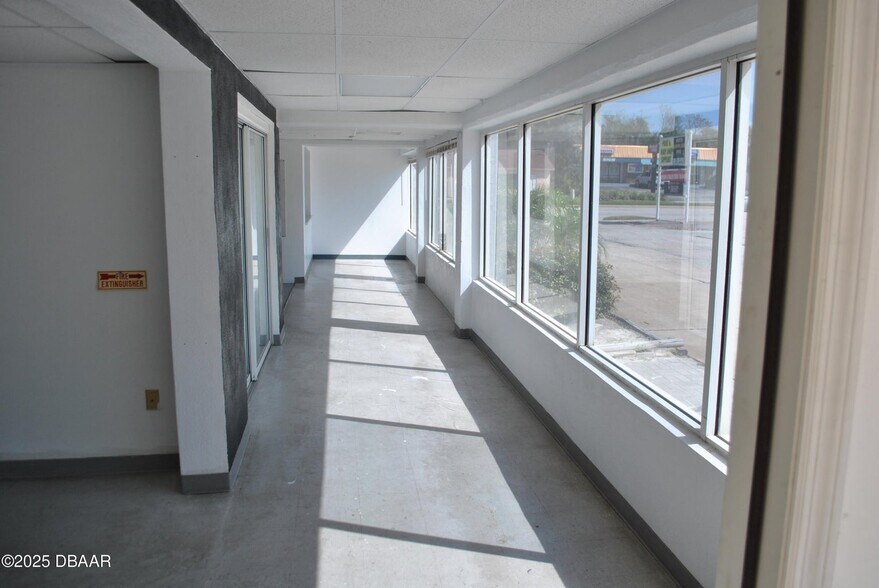 More Photos Of 468 Ridgewood Ave, Daytona Beach Light Distribution For Sale