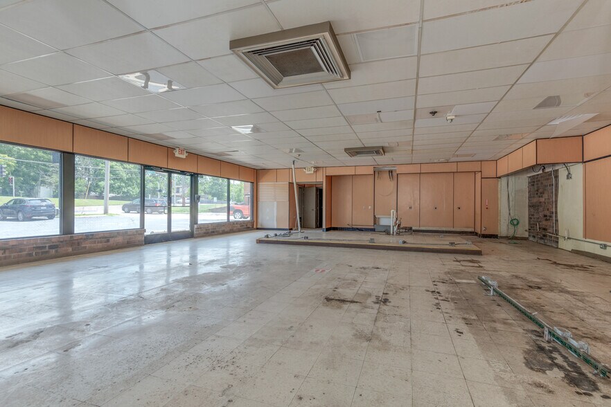 More Photos Of 2425 S Big Bend Blvd, Saint Louis Convenience Store For Sale