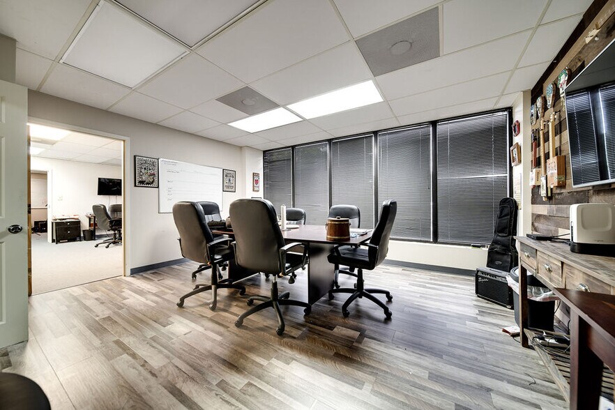 More Photos Of 136 Walton Ferry Rd, Hendersonville Office For Sale