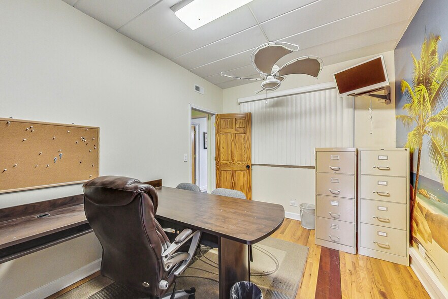 More Photos Of 7437 W Irving Park Rd, Chicago Office For Lease