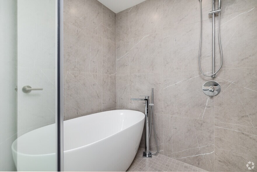 More Photos Of 6933 Santa Monica Blvd, Los Angeles Apartments For Lease