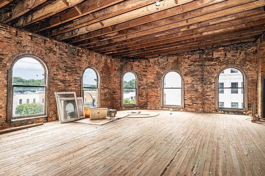 More Photos Of 812 West Ave, Lenoir Storefront Retail Office For Sale