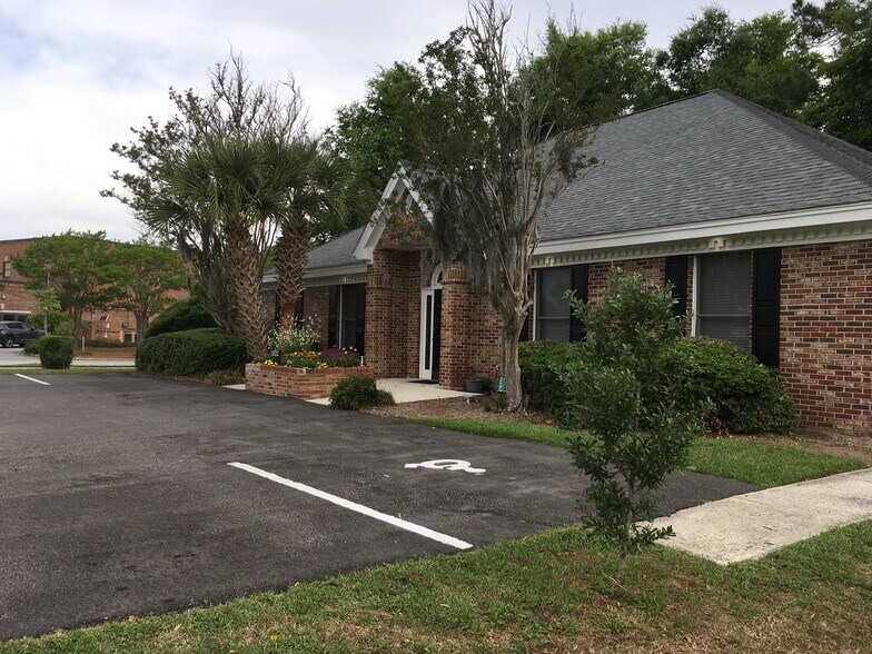 More Photos Of 1240 Hospital Dr, Mount Pleasant Medical For Lease