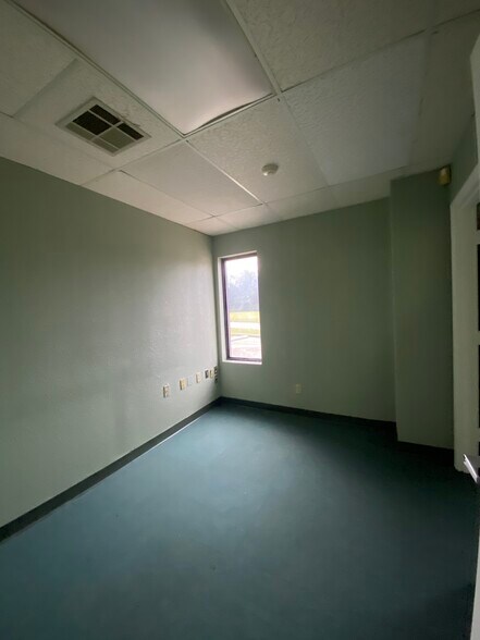 More Photos Of 5550 Eastex Fwy, Beaumont Unknown For Lease