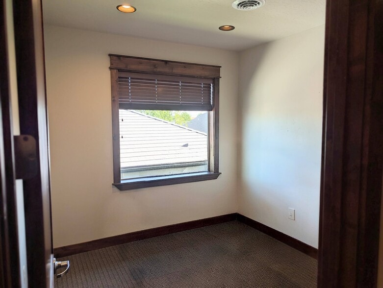 More Photos Of 2680 S Eagle Rd, Meridian Medical For Lease
