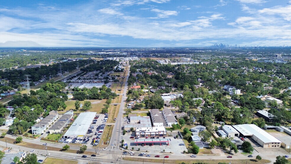 More Photos Of 2340 Blalock Rd, Houston General Retail For Sale