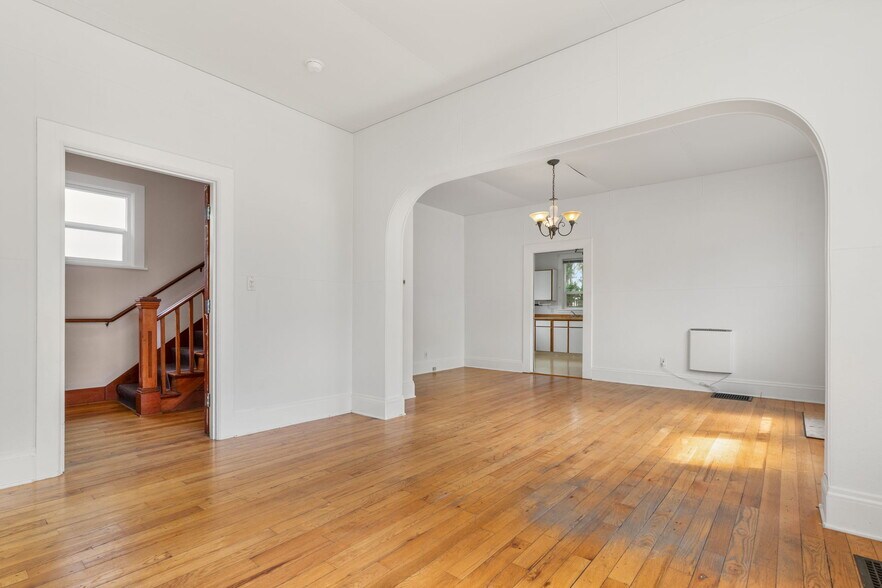 More Photos Of 1516 SE 43rd Ave, Portland Medical For Sale