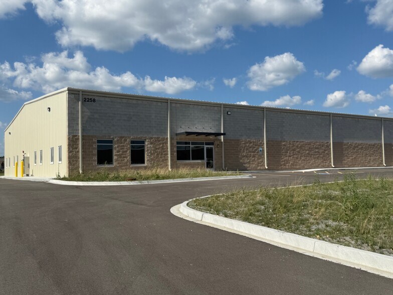 More Photos Of 2250 Graham St, Bartlett Warehouse For Lease