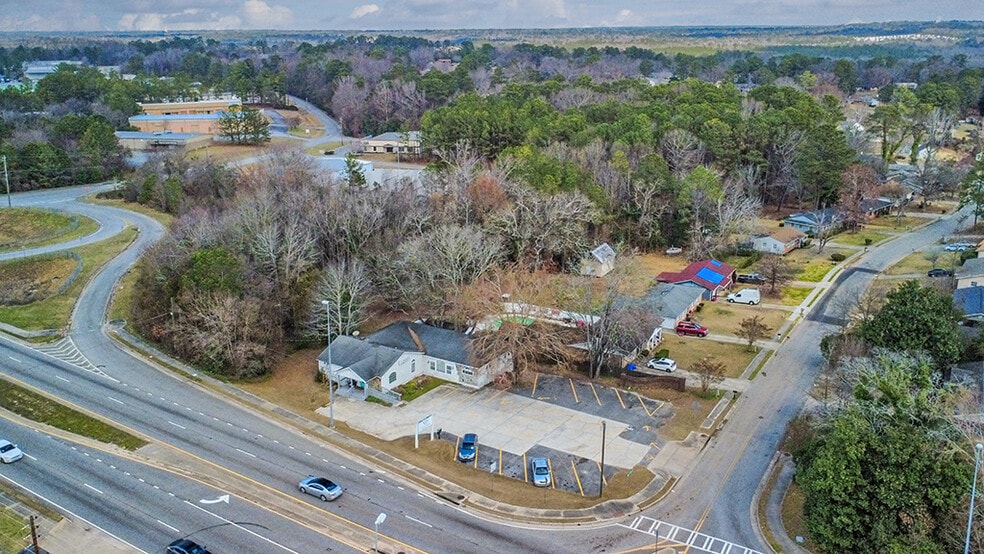 More Photos Of 4849 Mercer University Dr, Macon-Bibb Storefront For Sale