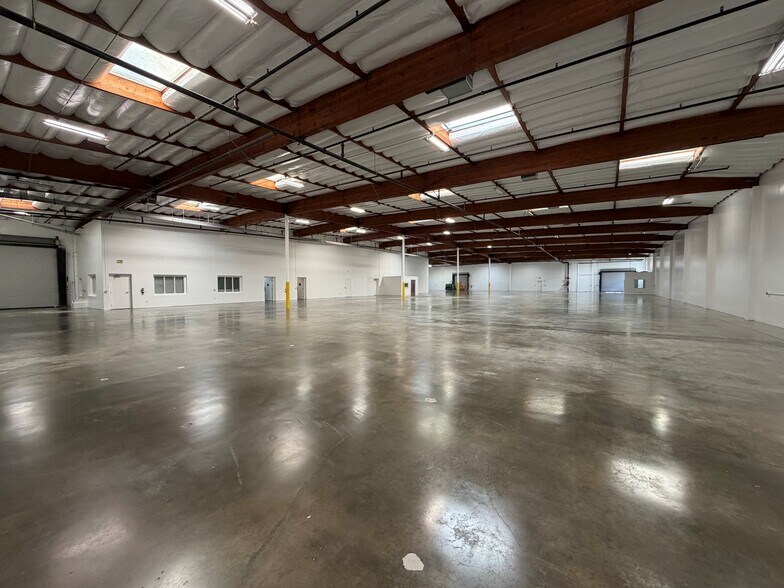More Photos Of 215 S Douglas St, El Segundo Manufacturing For Lease