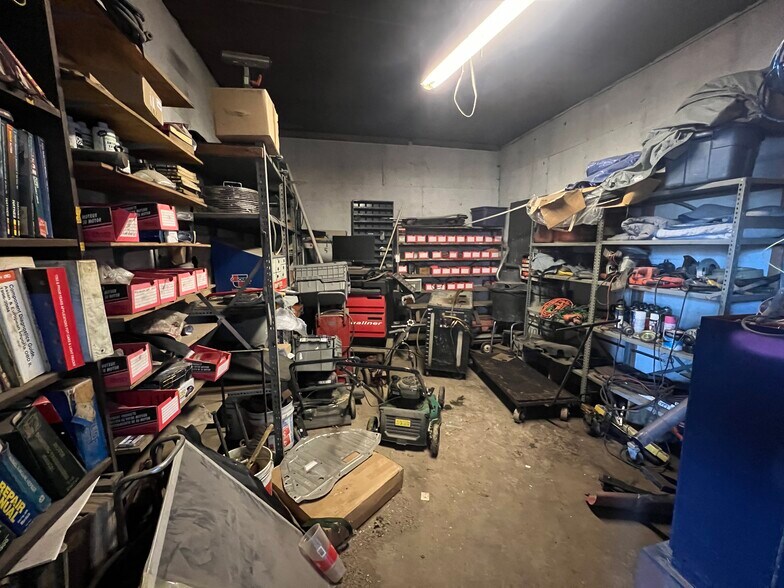 More Photos Of 410 E Chatham St, Metamora Industrial For Sale
