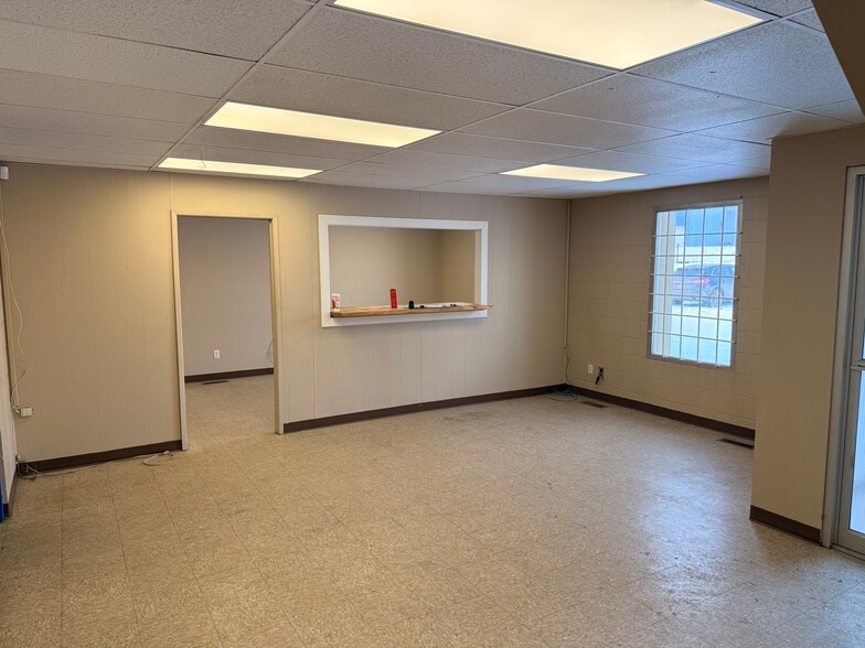 More Photos Of 2117 84 Av NW, Edmonton Light Manufacturing For Lease