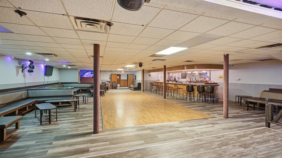 More Photos Of 204 W Beaver Ave, Fort Morgan Showroom For Sale