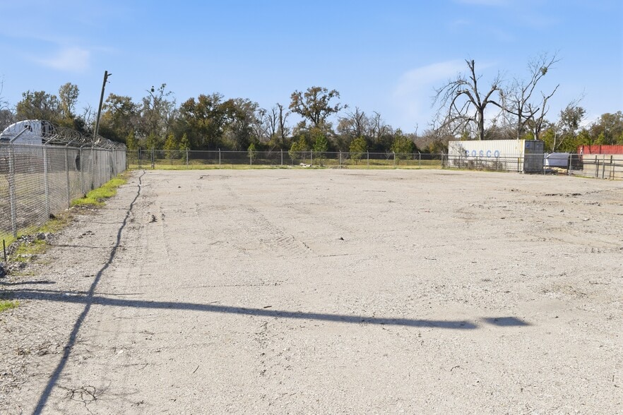 Primary Photo Of 12115 West Dr, Cypress Land For Lease