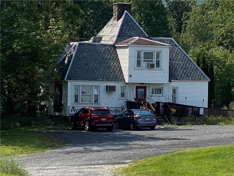 More Photos Of 62 N Broadway, Wind Gap Convenience Store For Sale