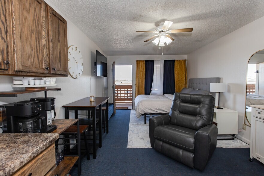 More Photos Of 1502 E Fulton St, Garden City Apartments For Sale