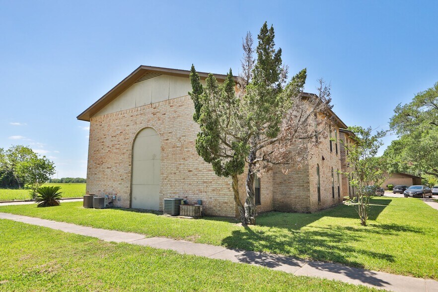 More Photos Of 2910 Old Lane City Rd, Wharton Apartments For Sale