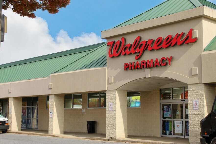 More Photos Of 19-81 Marrows Rd, Newark Unknown For Lease