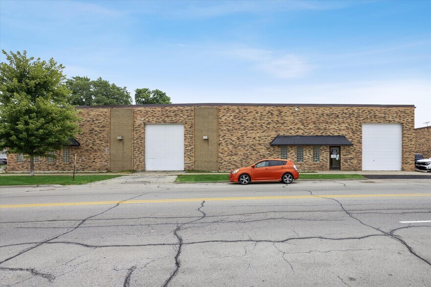 More Photos Of 4205-4215 Lawndale Ave, Lyons Manufacturing For Sale