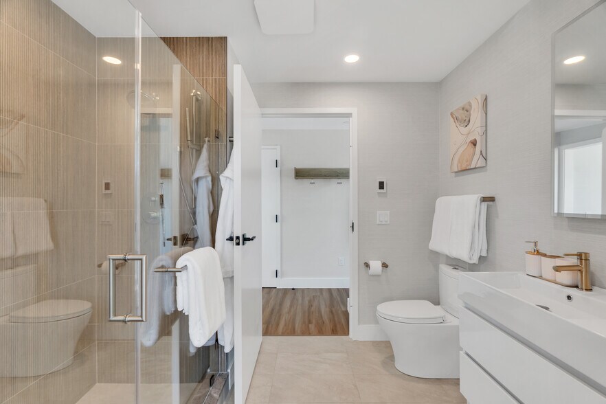 More Photos Of 32 Broadway Ave, Mystic Hotel For Sale