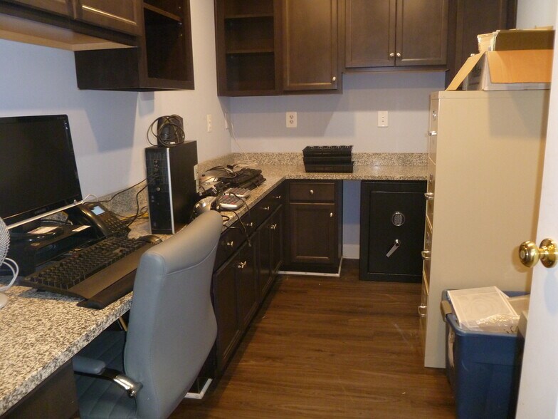 More Photos Of 3651-3661 Canal Rd, Dumfries General Retail For Sale