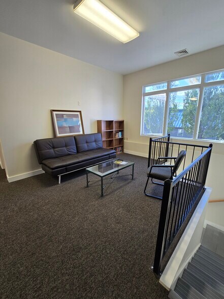 More Photos Of 24 Market Sq, South Paris Office For Sale