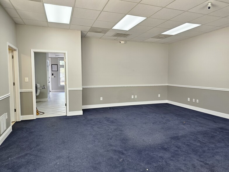 More Photos Of 913 Gulf Breeze Pky, Gulf Breeze Storefront Retail Office For Sale