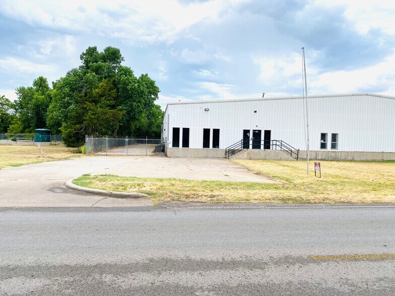 More Photos Of 6200 Melrose Ln, Oklahoma City Warehouse For Lease