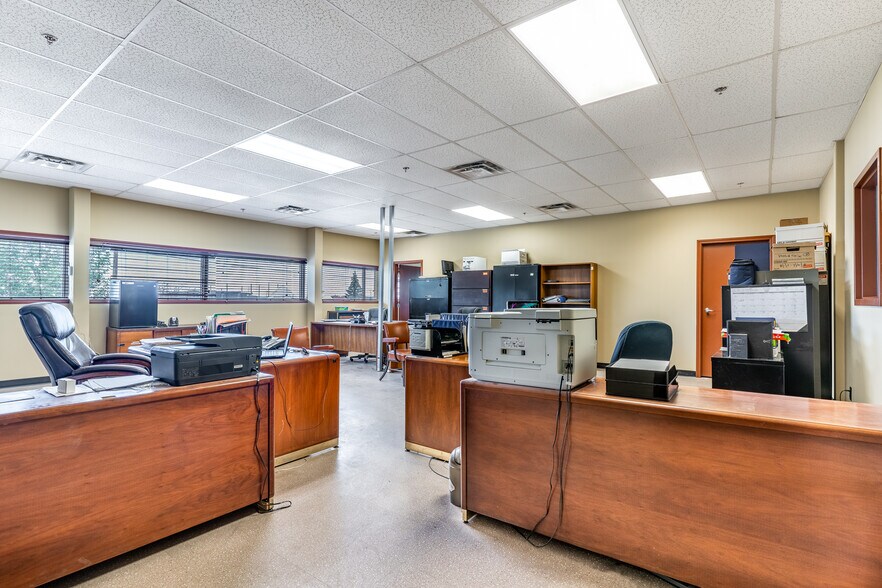 More Photos Of 5555 51st Ave SE, Calgary Warehouse For Sale