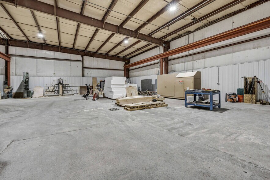 More Photos Of 3027 Nationwide Pky, Brunswick Warehouse For Lease