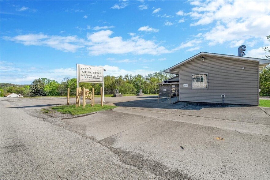 More Photos Of 212 Pine St, Jefferson Carwash For Sale