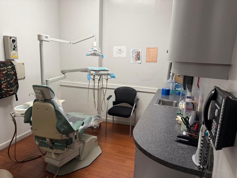 More Photos Of 17515 Jamaica Ave, Jamaica Office For Sale