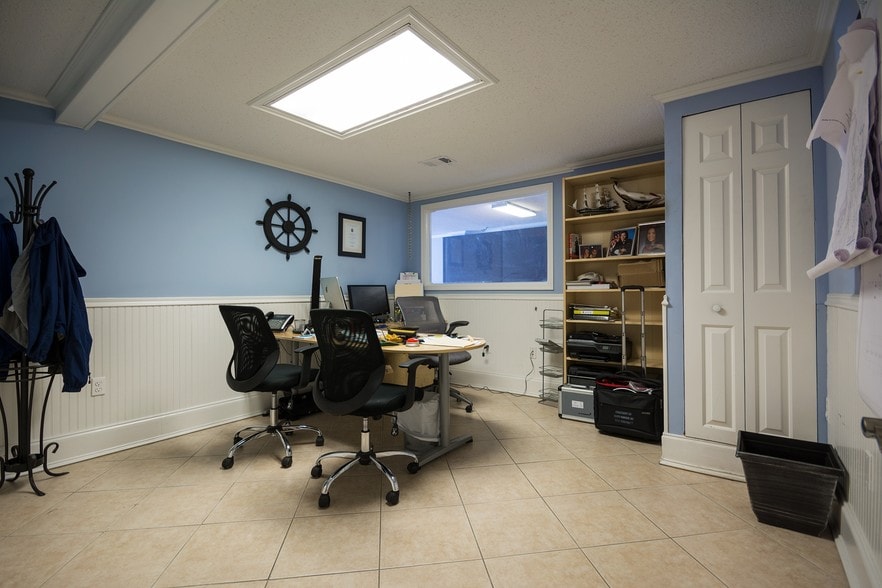 More Photos Of 2600 SW 3rd Ave, Fort Lauderdale Light Distribution For Sale