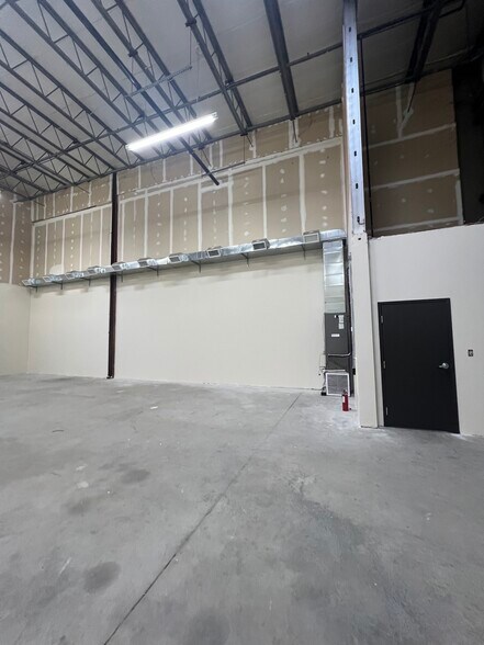 More Photos Of 5609 Sandy Lewis Dr, Fairfax Flex For Lease