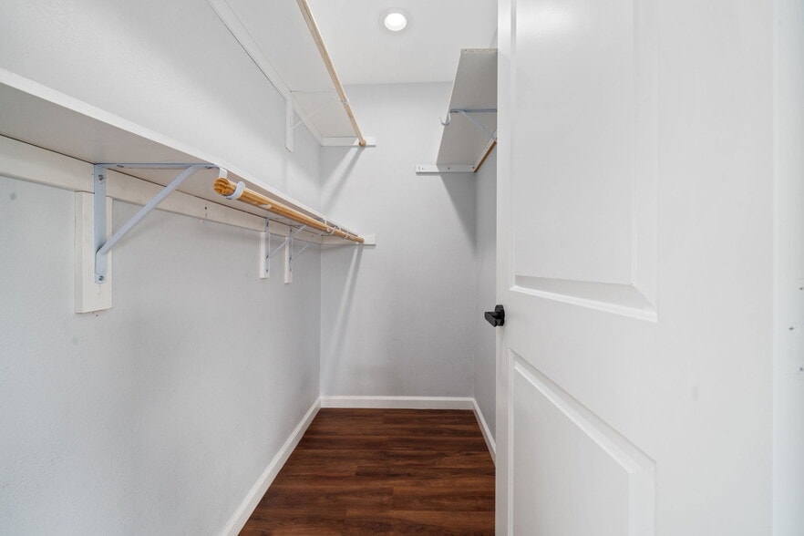 More Photos Of 2283 N Batavia St, Orange Contractor Storage Yard For Sale