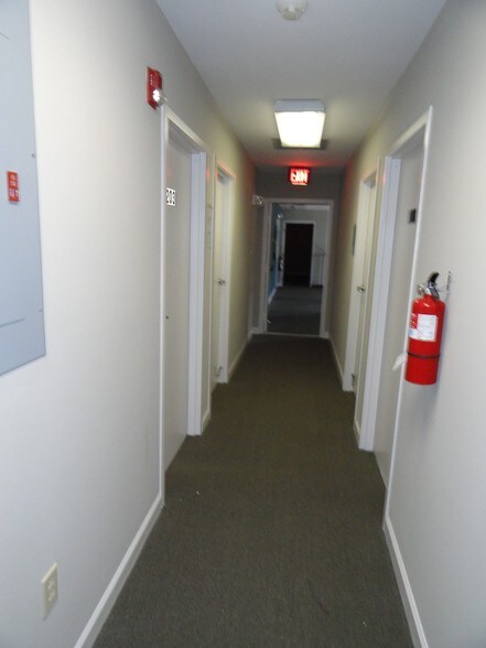 More Photos Of 4102 George Washington Mem Hwy, Yorktown Office For Lease