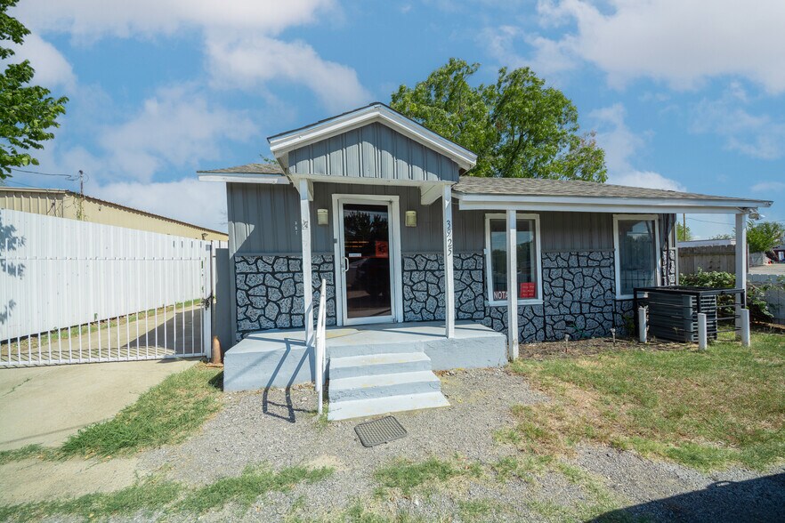 3925 Mansfield Hwy, Forest Hill, TX 76119 Freestanding For Sale