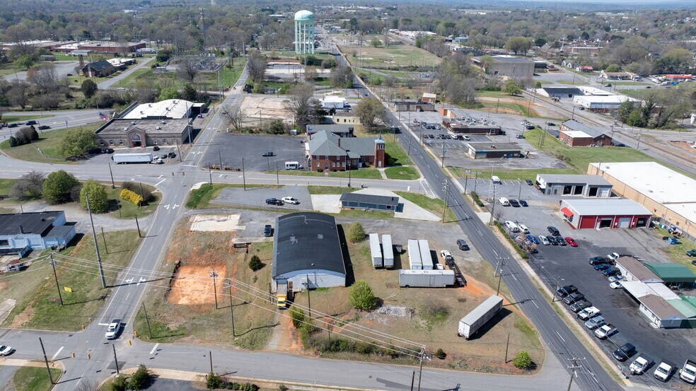 More Photos Of 121 13th St SW, Hickory Office For Sale