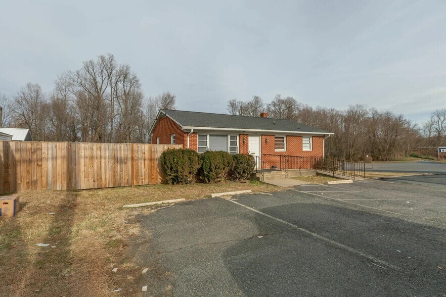 More Photos Of 696-702 Warrenton Rd, Fredericksburg Land For Lease
