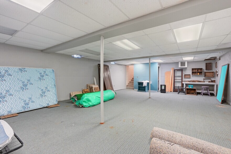 More Photos Of 31 S Front St, Burbank Storefront Retail Residential For Sale