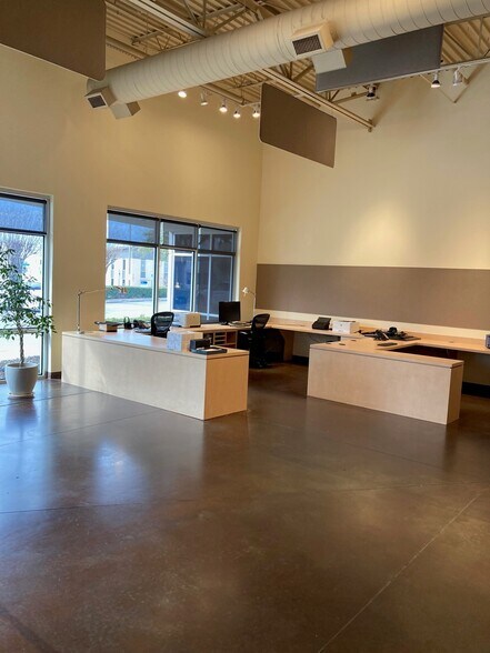 More Photos Of 4300 Marsh Ridge Rd, Carrollton Showroom For Sale