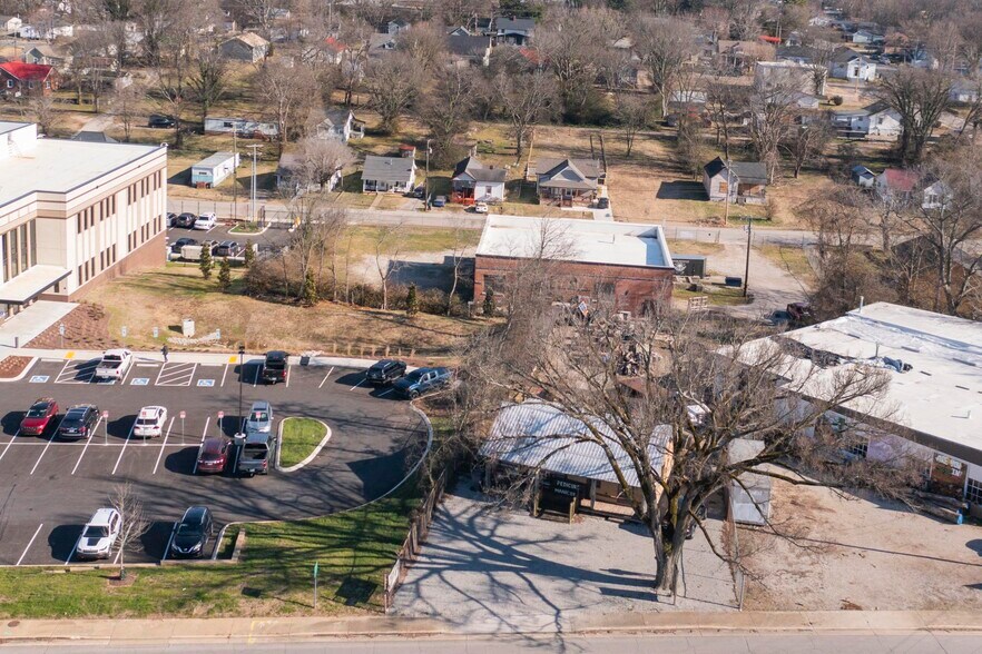 More Photos Of 1119 S Main St, Columbia Flex For Sale